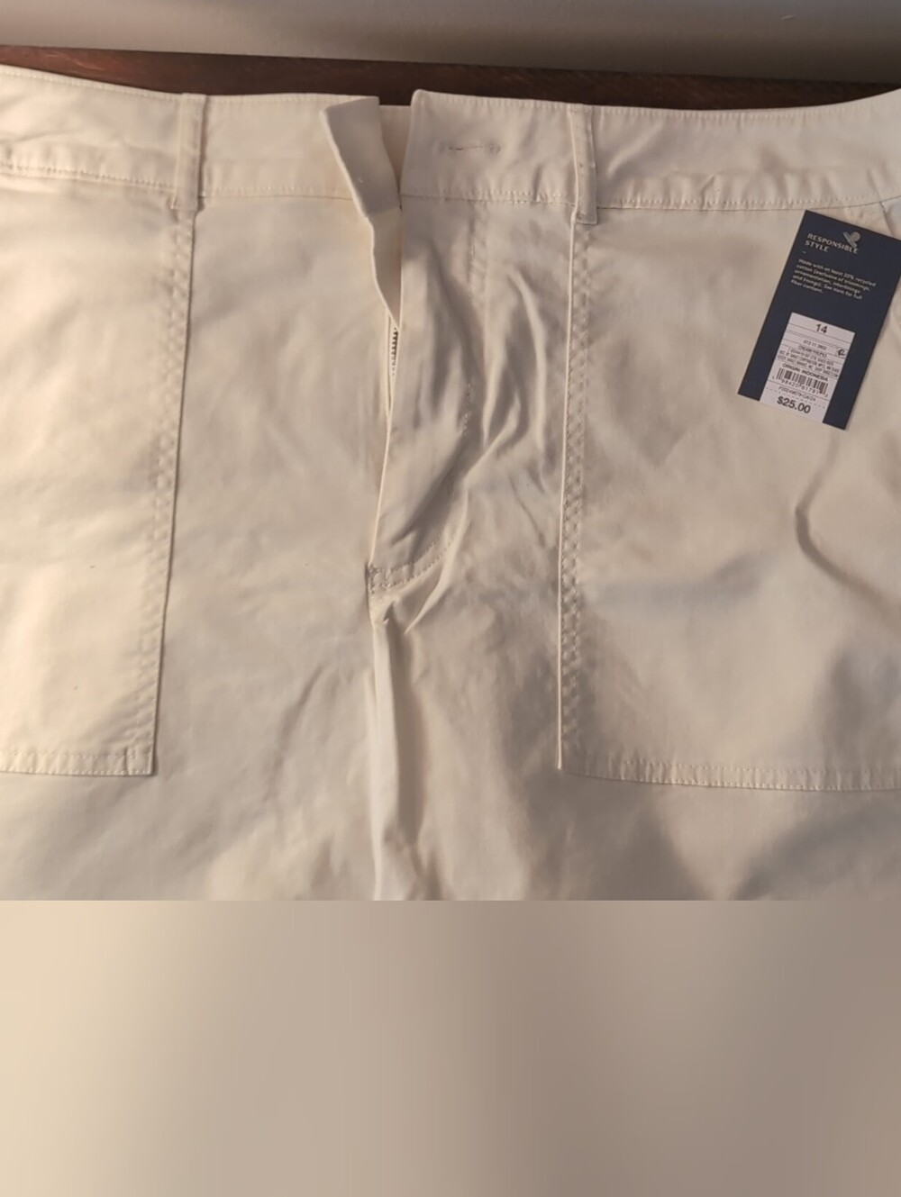 Universal Thread Women's Khaki Shorts in Off-White